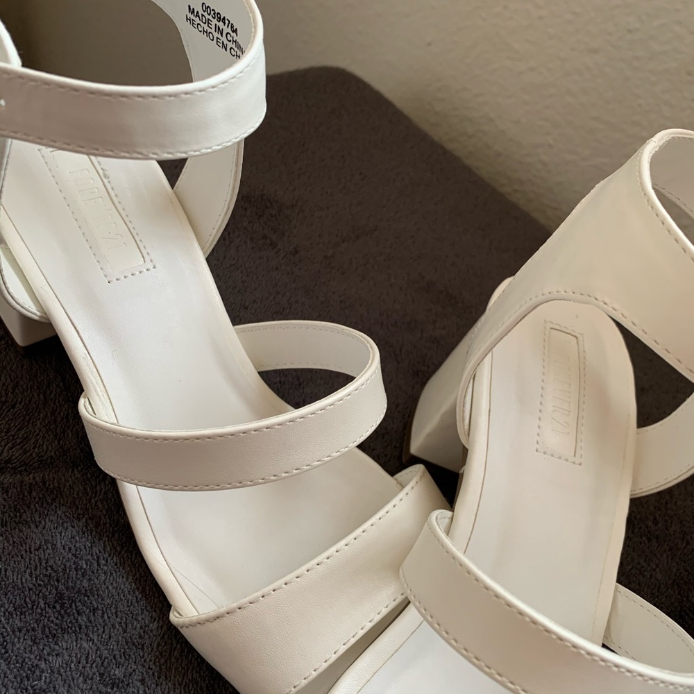 NEW White Forever 21 Sandal Size 7 no flaws - Picture 8 of 10